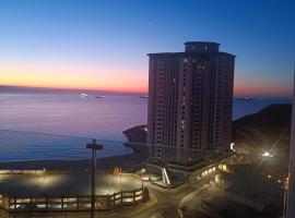 E1 Studios, Sea & Beach Views, High Floor，位于直布罗陀的酒店