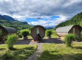 4 Elements Glamping & Apartments，位于布莱德的酒店
