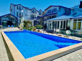 Laguna Beach Club Bazaleti Lake，位于Dushetʼi的酒店