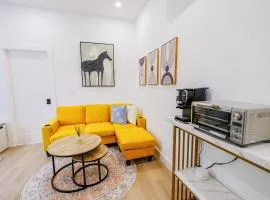 Adorable Modern Master Bedroom near Colleges and K-town