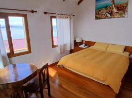 Ecolodge Santo Campo，位于Isla de Sol的宠物友好酒店