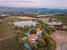 Dawn Mountains Farm，位于Simondium的酒店