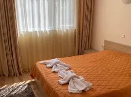 Тристаен апартамент в затворен комплекс