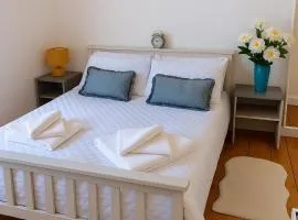 Comfy 2BR Flat - Near City Centre - Great Value Stay & Free Parking