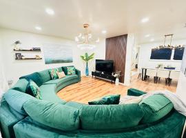 Urban Oasis I Stylish Getaway to NYC with Parking，位于泽西市的酒店