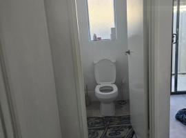 Baldivis Basic Apartment 2，位于Baldivis的酒店