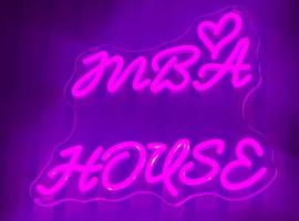 MBA house，位于皮特尔角城的酒店
