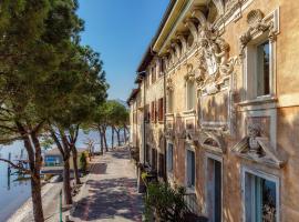 Gritti Palace Morcote - Waterfront studio with panoramic lake views - Fiordaliso，位于莫尔科泰的酒店