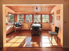 Ferien auf Husarö, Ullas Haus，位于Husarö的酒店