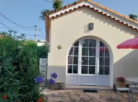 Studio indépendant, front de mer et plage à 200m
