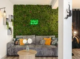 Jungle Saintaise - Coeur de ville, Calme, Tv 4K, Fibre, Netflix, Parking Surveillé Qpark 150m