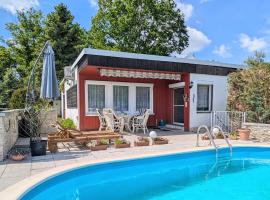 Idyllisches Ferienhaus mit Pool, Blick und großem Grundstück，位于拉德博伊尔的酒店