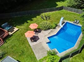HV Spacious Retreat sleeps 13 with pool and hot tub