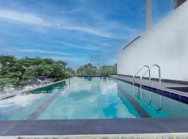 Spacious Home with Rooftop Pool，位于Malabe的酒店