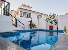 Thor Villa, 5BHK-Private Pool-Cook-Caretaker，位于阿斯高的酒店