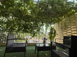 شقة كبيرة 4 غرف نوم وصالة وشرفة-بلكونة- Large apartment with 4 bedrooms, a living room and a balcony