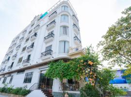 Hải Tiến Sunshine Hotel，位于Mỹ Ðuc的酒店