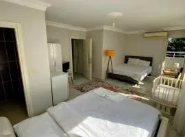 the nearest breakfast-inclusive hotel to the airport
