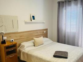 Habitación Privada May con balcon，位于维辛达里奥的酒店