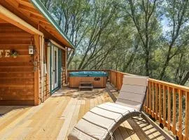 The Nut House - Lovely Home with Hot Tub home