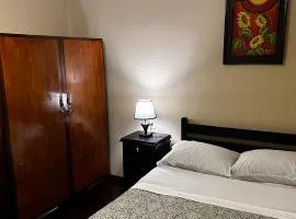 habitación acogedora, con terraza verde!