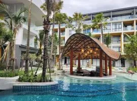 Modern Condo in Wyndham Gardens on the beach