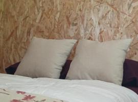 Terre divine，位于Saint-Maurice-lès-Couches的酒店