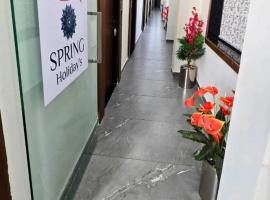 Hotel Spring Holiday's，位于Mehsāna的酒店