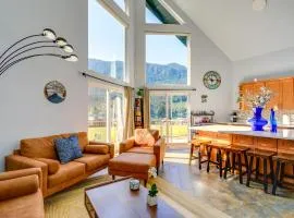 Lake-View Getaway 20 Mi to Olympic Natl Park!