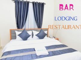 Triple A Resort and Entertainment，位于Itamaga的酒店