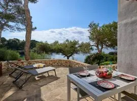 Sea frontline Apartment 'Ernesto'. Pool. WIFI