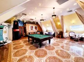 Central Skylight Suites - The Breakroom