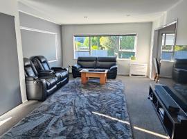 Fully Renovated 3 Bedroom Home，位于纳尔逊的酒店