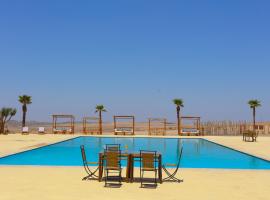 Kal Tenere Agafay Luxury Camp，位于El Karia的酒店