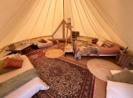 Glamping Josephine，位于赫尔的酒店