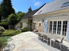 Maison cocooning avec magnifique jardin，位于Mortefontaine的酒店