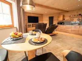 Luxus Chalet im Allgäu - Zirbenholz Schlafzimmer - Terrasse mit Bergblick - Infrarotkabine