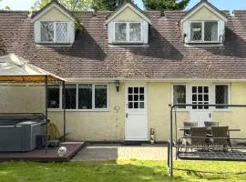 Rural 7 and 2 bed Lodge stays In Windsor! Hot Tub! Sleeps 20