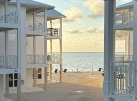 Oceanfront Islamorada Townhome with Dock and Pool