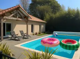 Le chant du Gave- Maison neuve lumineuse avec piscine- Rivière en contrebas du jardin