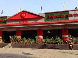 Hotel Traveller Inn & Prathak Restaurant