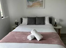 Ensuite Double Room - Central & Convenient Location in Guildford West
