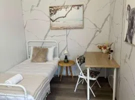 Comfy Single Room in Guildford West with Easy Access - Shared Bathroom