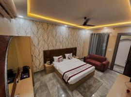 Hotel Atithi Food Village，位于Etāwah的酒店