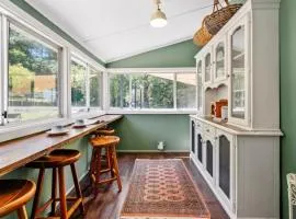 Cosy Family Farm Stay - Daily Animal Feeding