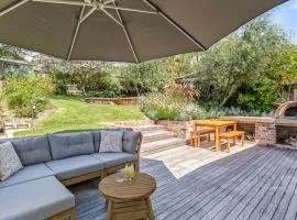 Sea Breeze by Coast Hosting