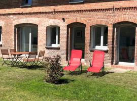 Ferienwohnung Alte Schmiede mit Gutspark，位于Rambin的酒店