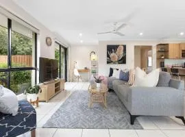 Chic 3-Bedroom Duplex, air-con, pet friendly