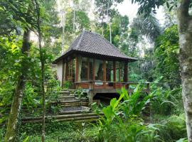 The Karu Cabin，位于Penebel的酒店