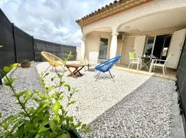 T3 en 3 étoiles de plain-pied, climatisé, terrasse, jardinet et parking, très calme